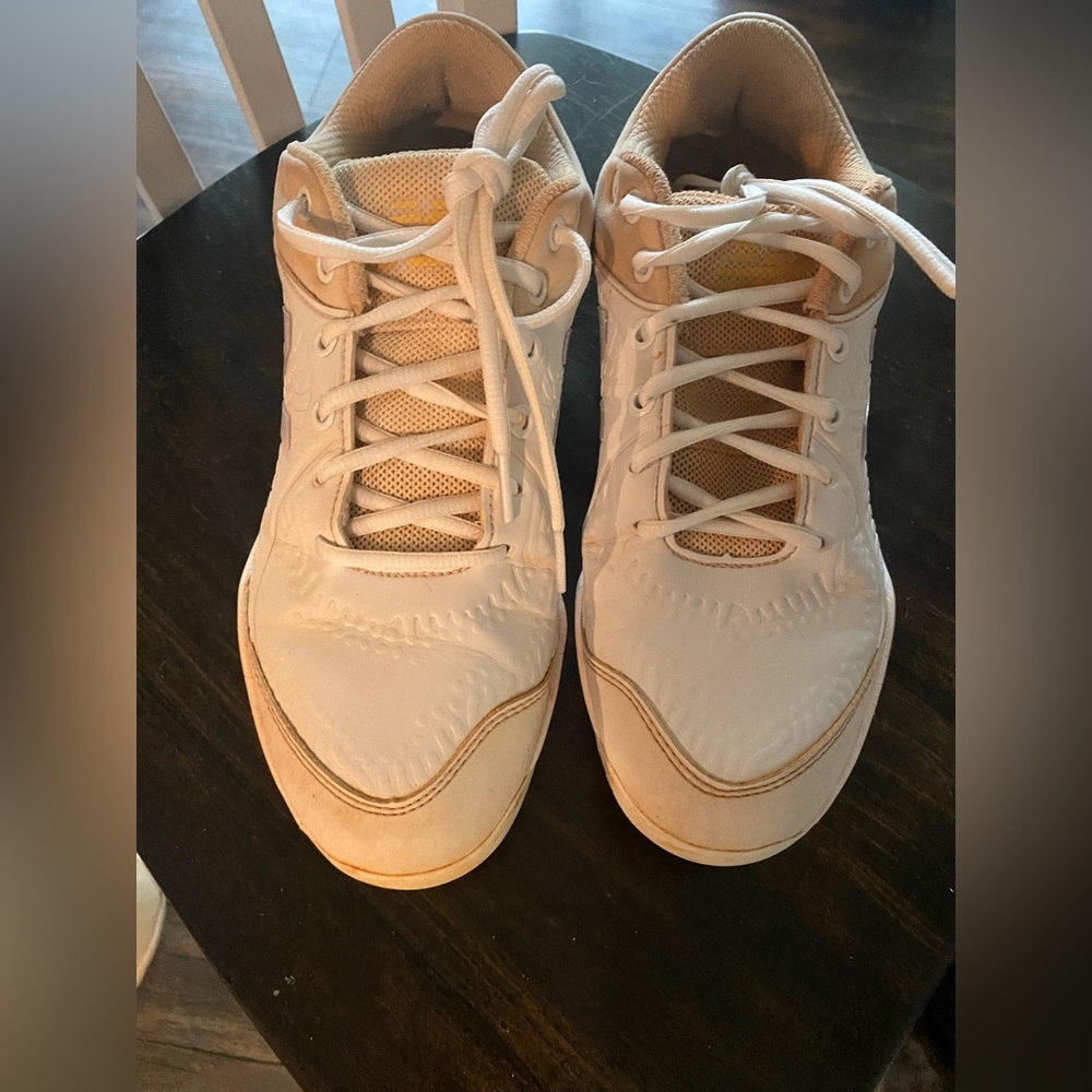 Men’s Size 8 New Balance Baseball cleats